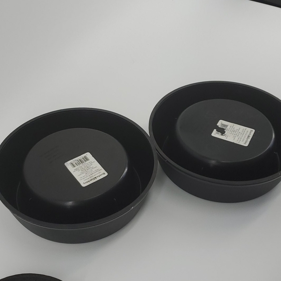 2 dog bowls and a leather choker collar - Picture 8 of 8